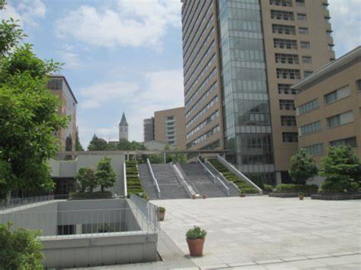 中央大学「明星大学駅」周辺ガイド｜アクセスと乗り換えの要点